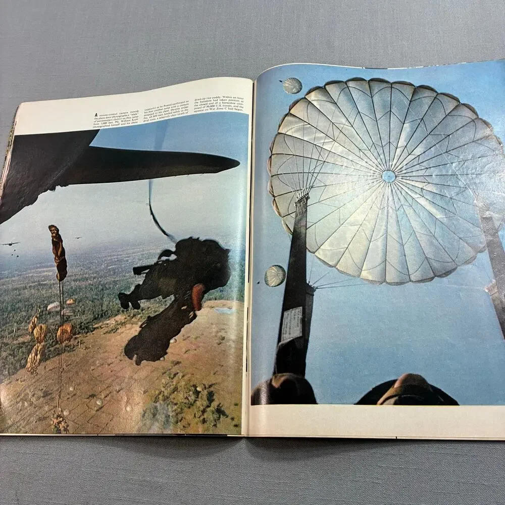 Vintage 1967 LIFE Magazine Vietnam War Paratroopers Battle Jump See Descr